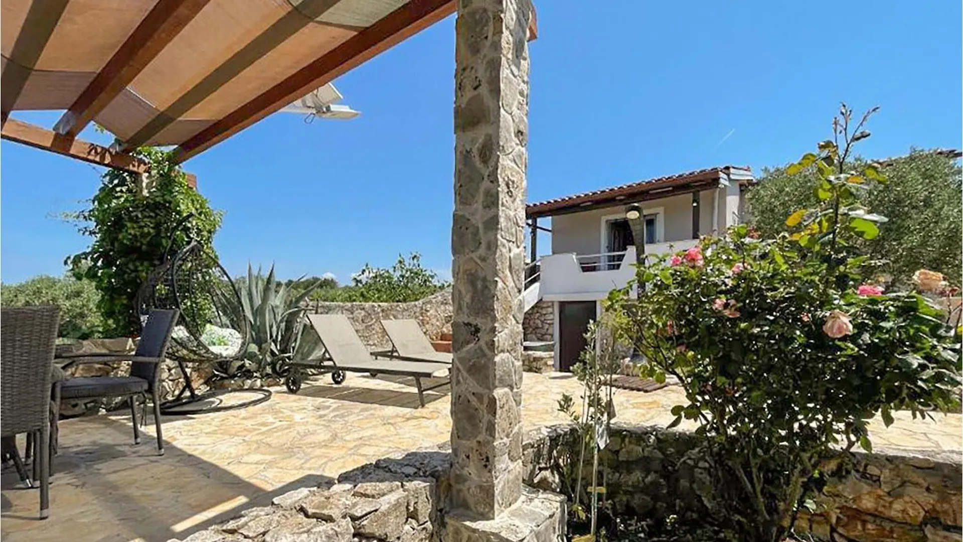 Vakantiehuis Awesome Home In Sali With House Sea View